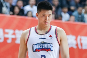 体育彩票-继续强硬！曾繁日半场7中4贡献9分3板2断&amp;抢下2前场板